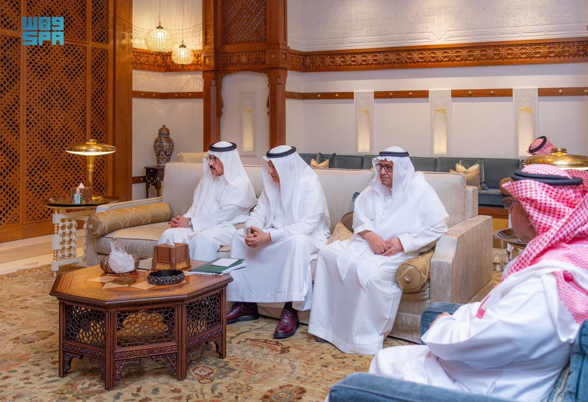 AJELNEWS24's tweet photo. عاجل 🔴 

التقى صاحب السمو الملكي الأمير محمد بن سلمان بن عبدالعزيز آل سعود ولي العهد رئيس مجلس الوزراء، في جدة اليوم، فخامة الرئيس فولوديمير زيلينسكي رئيس أوكرانيا.

 وجرى خلال اللقاء استعراض العلاقات الثنائيه بين البلدين، وبحث تطورات الأوضاع الإقليمية والدولية، وفي مقدمتها التصعيد العسكري في منطقة الشرق الأوسط، ومستجدات الأزمة الأوكرانية.

 حضر اللقاء معالي وزير الدولة عضو مجلس الوزراء مستشار الأمن الوطني الدكتور مساعد بن محمد العيبان، ومعالي وزير البيئة والمياه والزراعة المهندس عبدالرحمن بن عبدالمحسن الفضلي، ومعالي رئيس الاستخبارات العامة الأستاذ خالد بن علي الحميدان، وسفير خادم الحرمين الشريفين لدى أوكرانيا الأستاذ محمد البركة.

 فيما حضر من الجانب الأوكراني معالي أمين مجلس الأمن القومي والدفاع السيد رستم أوميروف، ومعالي النائب الأول لرئيس ديوان الرئاسة السيد سيرغي كيسليتسيا، ورئيس الأركان العامة للقوات المسلحة الأوكرانية الفريق أندريه هناتوف، وسفير أوكرانيا لدى المملكة السيد أناتولي بيترينكو، ونائب أمين مجلس الأمن القومي والدفاع السيد دافيد ألويان.

-