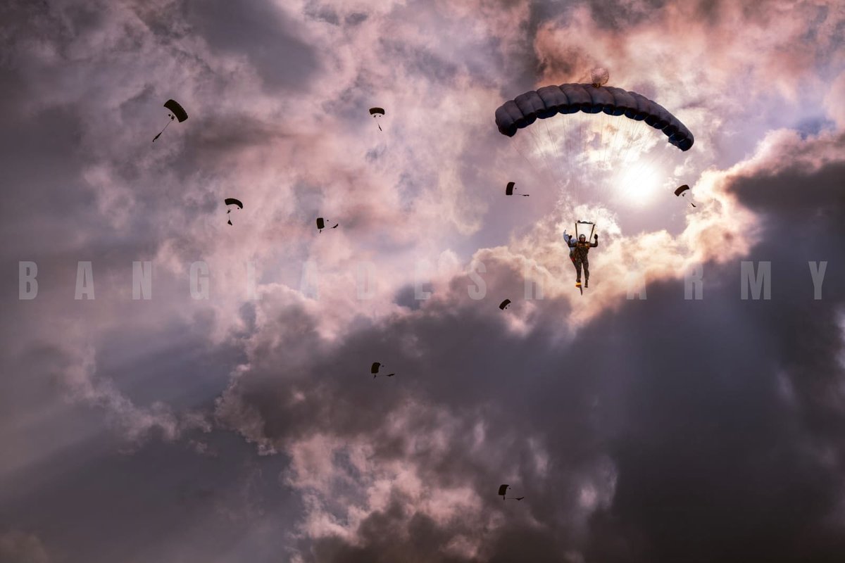 BDMILITARY's tweet image. The Bangladesh Armed Forces commemorated the 55th Independence Day with a grand military parade in Dhaka.

#BDMilitary #Bangladesh #IndependenceDay #MilitaryParade #BangladeshArmy #BangladeshNavy #BangladeshAirForce