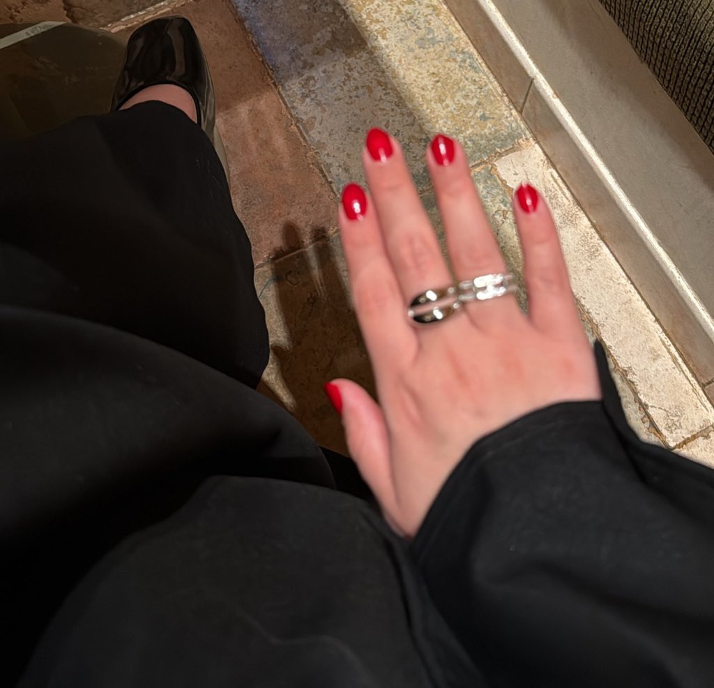 اللـوفه tweet media