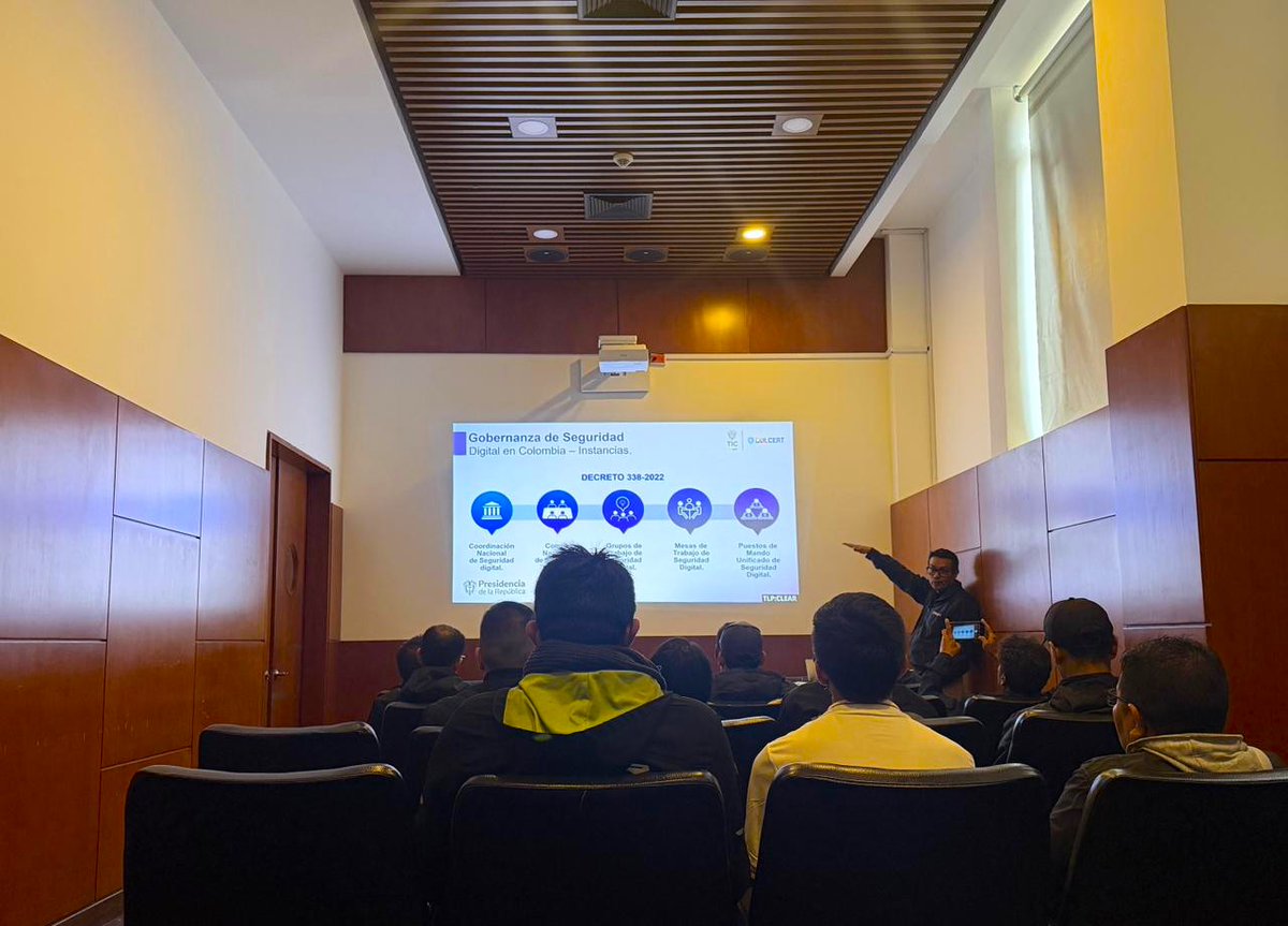 colCERT's tweet photo. 🗣️ El #ColCERT desarrolló una jornada de socialización con estudiantes de la Escuela Tecnológica Instituto Técnico Central (@etitc ), un espacio de puertas abiertas para acercar a los colombianos a los servicios del CERT nacional. ✅Seguimos trabajando para fortalecer la ciberresiliencia y la fuerza laboral en el país. 🤝
#MásPreparados #MinTIC #MásResilientes