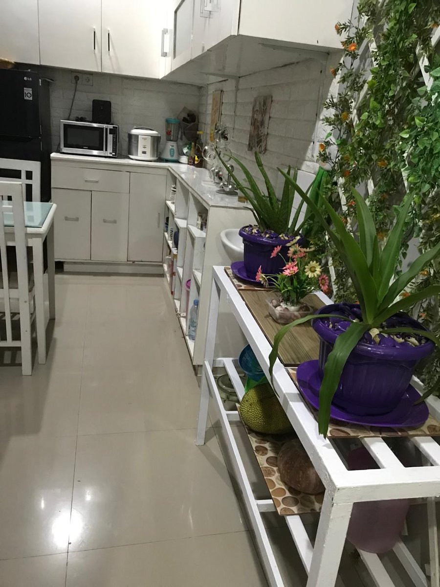 seungmo0w's tweet photo. pls kalau lewat bantu RT🙇‍♀️

Aku butuh jual cepet rumahku gais karena satu dan lain hal😔 

Lokasi di Limbangan, Sukabumi
Rumah ini 2 kavling yg digabung jd 1, perkavlingnya luasnya 72m² dan tipe 36.
Punya 3 kamar tidur dan 2 kamar mandi.
Harga start 800jt bisa nego yaa🙌 https://t.co/BCCKNqilrz