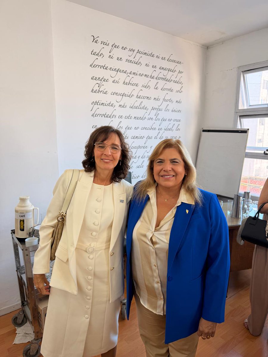 Sandra Paris tweet media