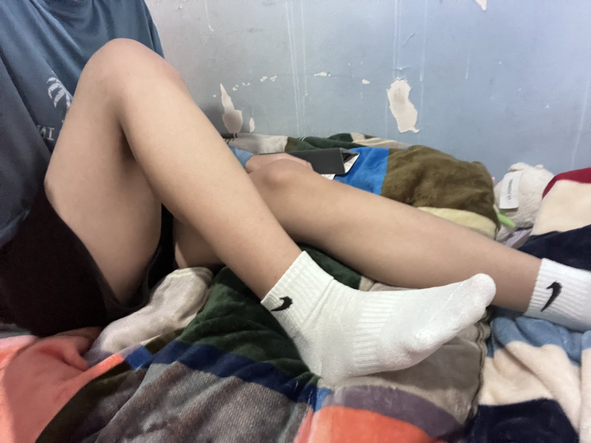 安安安' v ' tweet media