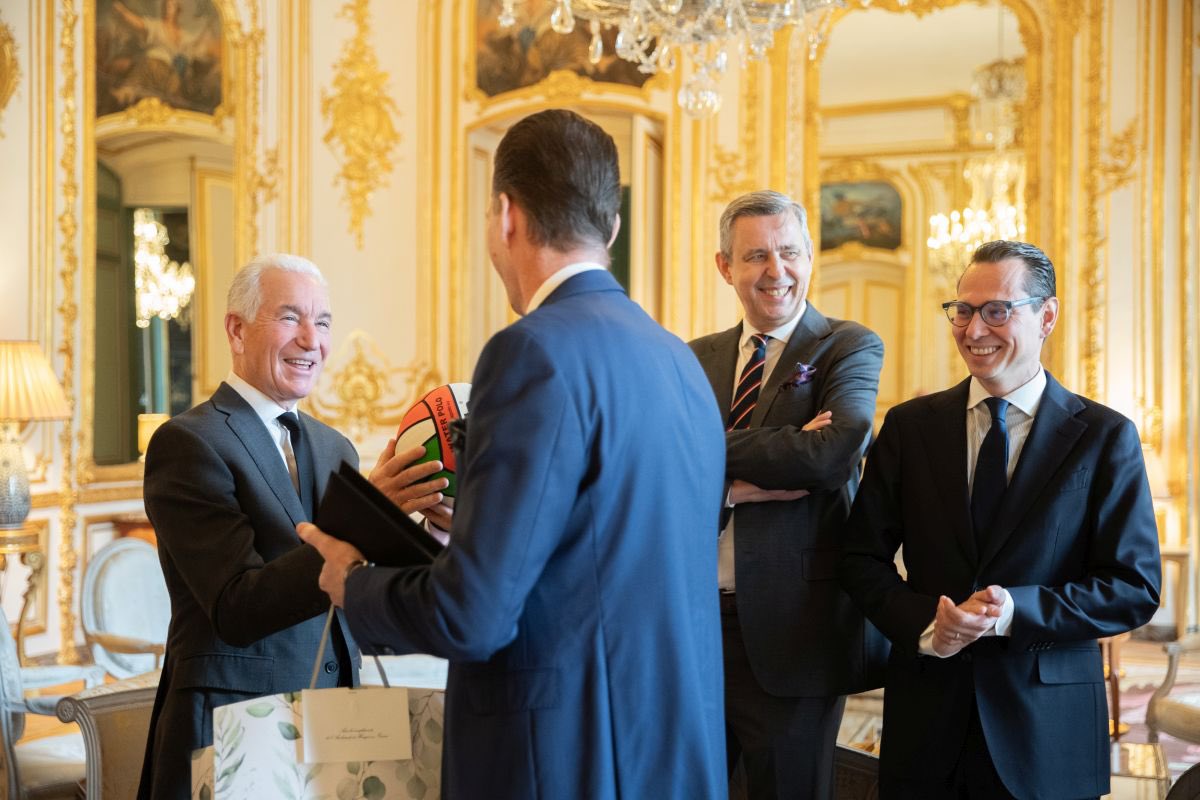 TromlerMiklos's tweet photo. Rencontre constructive avec l’ambassadeur @USAmbFrance des États-Unis 🇺🇸 et mes homologues du groupe de #Visegrad 🇭🇺🇵🇱🇨🇿🇸🇰.
Échanges ouverts et pragmatiques sur nos priorités communes et les défis actuels.
Un #dialogue essentiel pour renforcer notre #partenariat. 🤝 https://t.co/b2XmlA466L