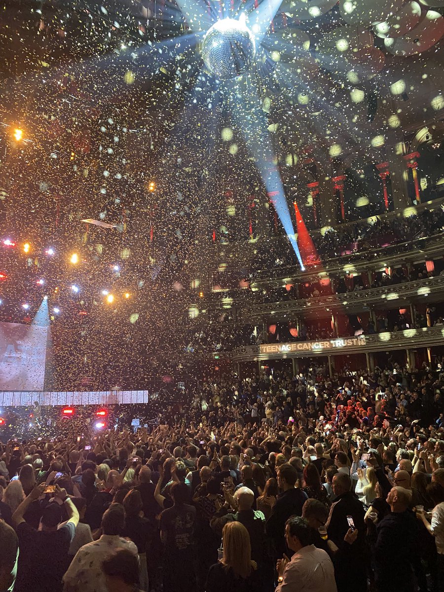 Manic Street Preachers tonight <a href="/RoyalAlbertHall/">Royal Albert Hall</a> in aid of <a href="/TeenageCancer/">Teenage Cancer Trust</a>, breathtaking gig.