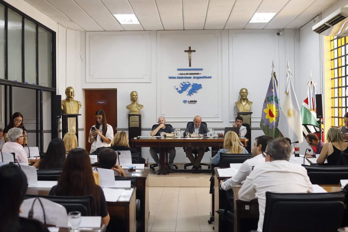 FPLanusHCD's tweet photo. En la tarde de este jueves en el @hcdlanus , llevamos a cabo una nueva Sesión Ordinaria y Sesión Especial. https://t.co/rF4LAQvGYO