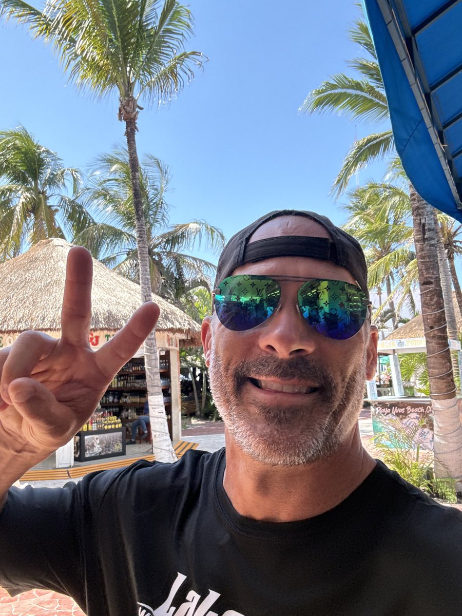 Chris Siegfried🌙 tweet media