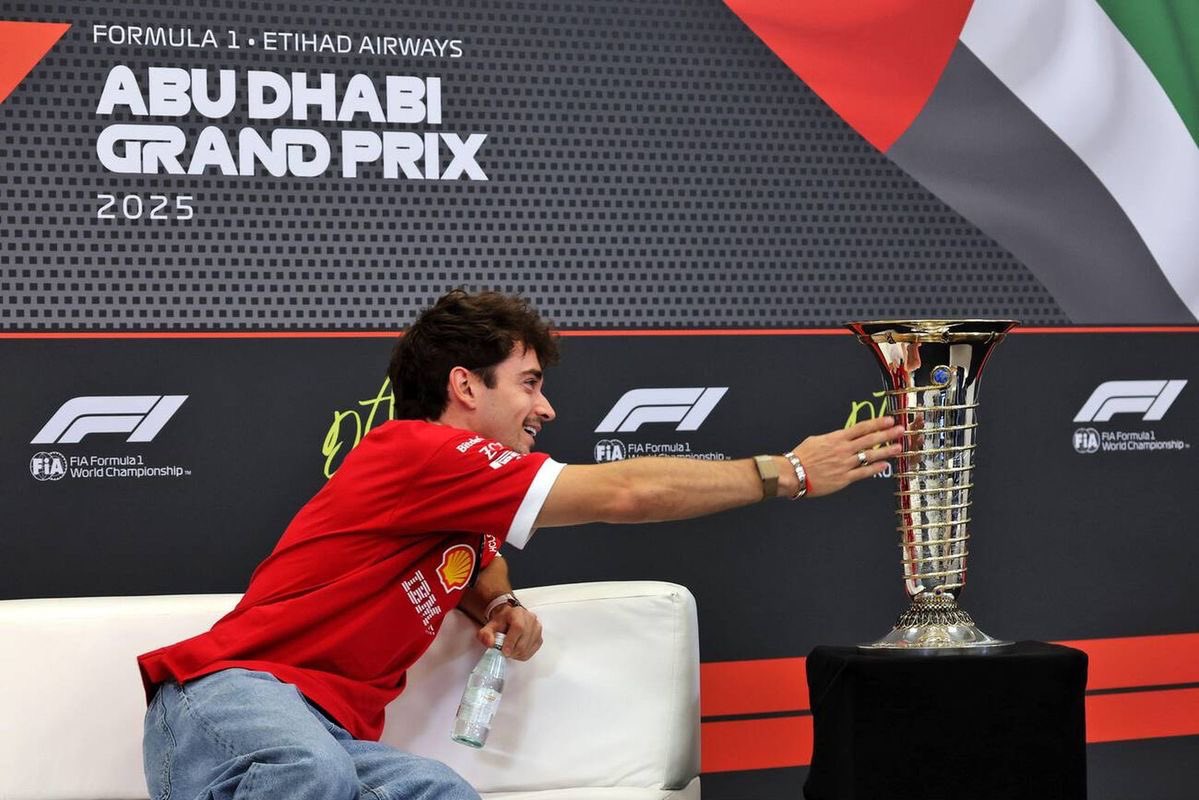 red 🎱 tweet media