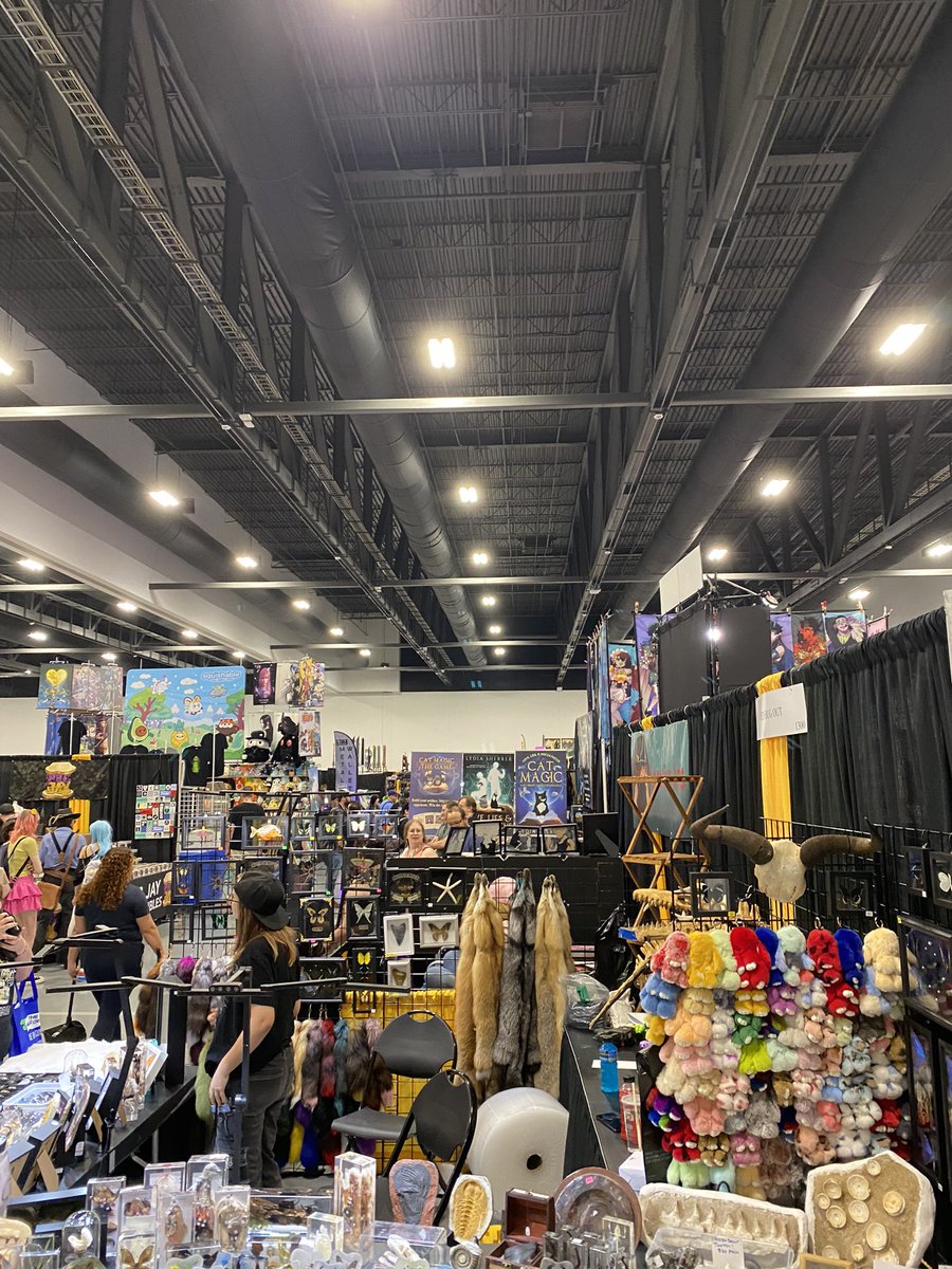 WaywardCrossArt's tweet photo. We are set up at Lexington Comic and Toy Con this weekend!! We can be found at table A125 for the next four days! #lctc #comiccon https://t.co/ve7uvTFvQ7