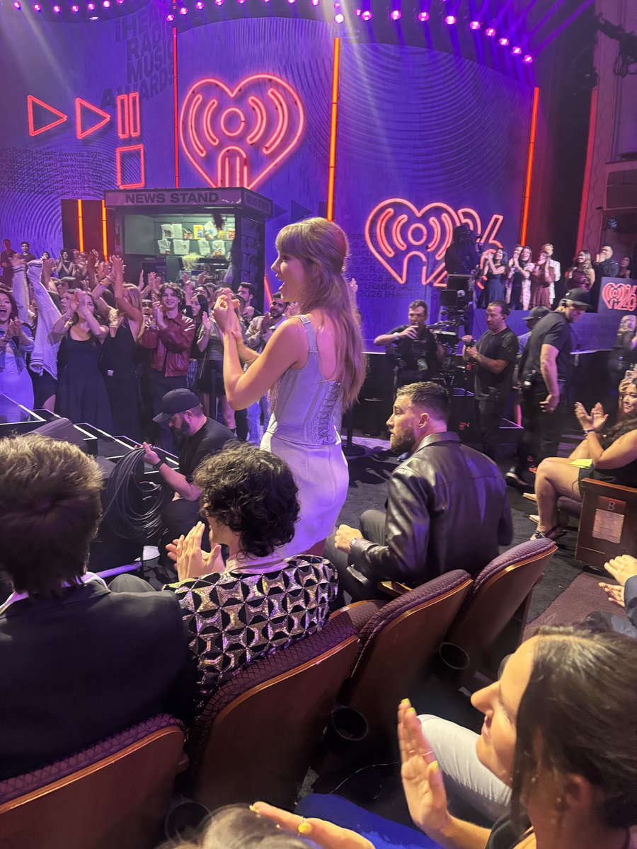 denise⸆⸉ SAW TAYLOR!!! ☆ tweet media