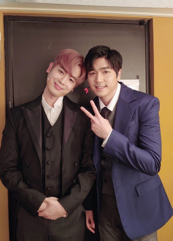 라임 🥃 4월 9 16 19낮 19밤 23 25밤 30 tweet media