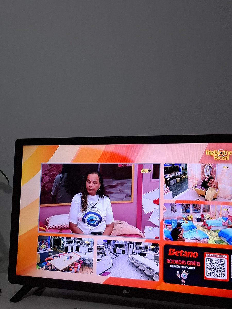 25_wdn's tweet photo. Se não fosse a Ana Paula, essa casa seria um tédio. Povo morto.

#BBB https://t.co/14orolq336