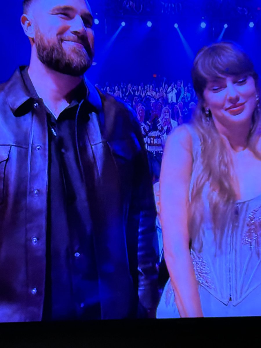 jordyn’s sky is opalite✨❤️‍🔥 tweet media