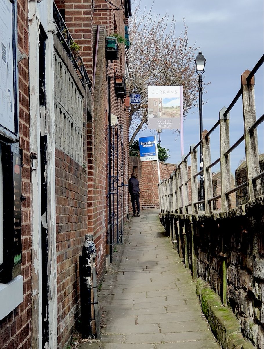 Handbridge Life tweet media