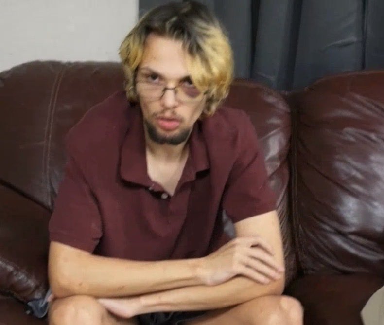 “People have big reactions to pedophile shit, so I’ll just do that” 

The state of the show…

I hope these idiots didn’t fly him out (as i typed this jet says they’re bringing him to the airport, fucking idiots man)

 #fishtanklive