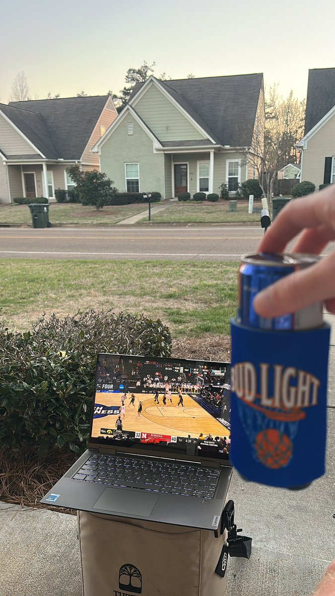 Lewan Kacy tweet media