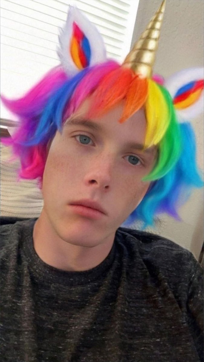 a a r o n tweet media