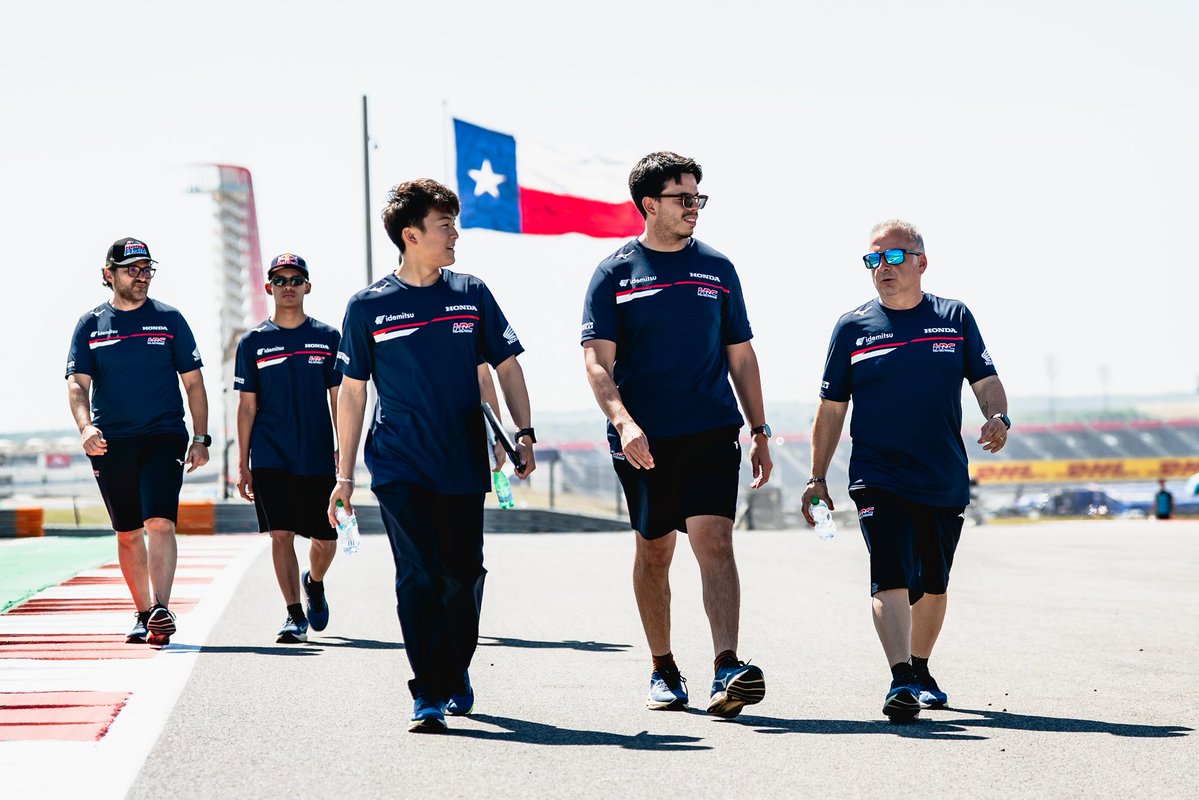 Two new cowboys in town 🤠  
Zen Mitani &amp; Veda Pratama at <a href="/cota_official/">Cathur  Aldy</a> 🏜️⚡

#Moto3 #AuraFarm #USGP🇺🇸