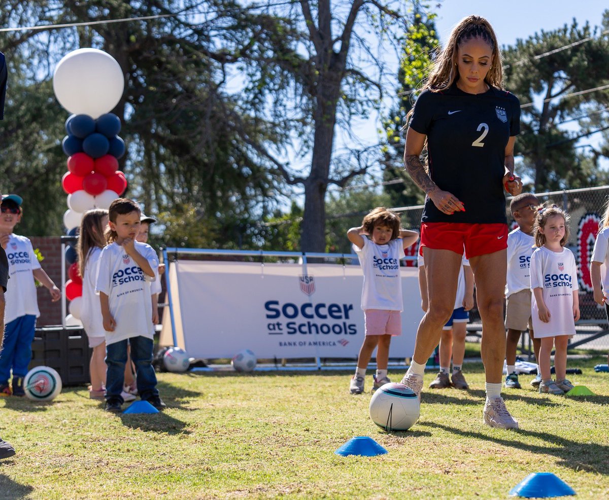 Sydney Leroux tweet media