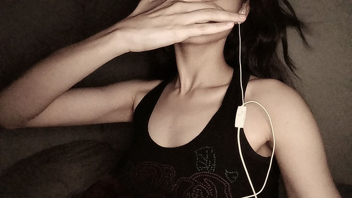 pink evil pou (-3,2/5) tweet media