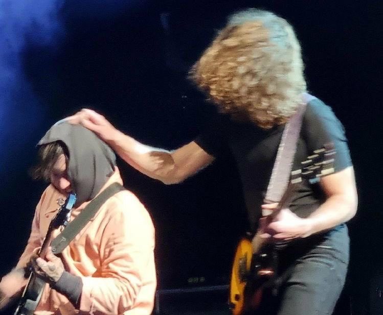 ray 🦇NEWTAIALBUMOUTGOLISTEN tweet media