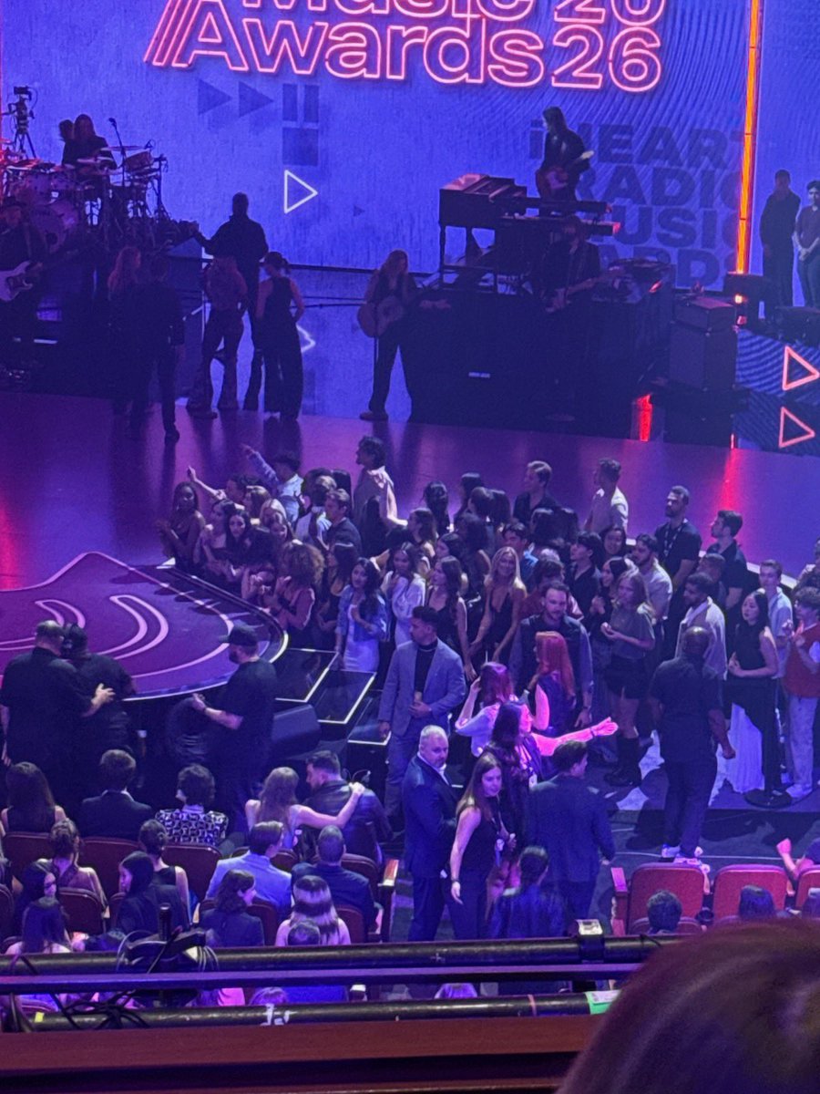 ashley ☘︎ tweet media