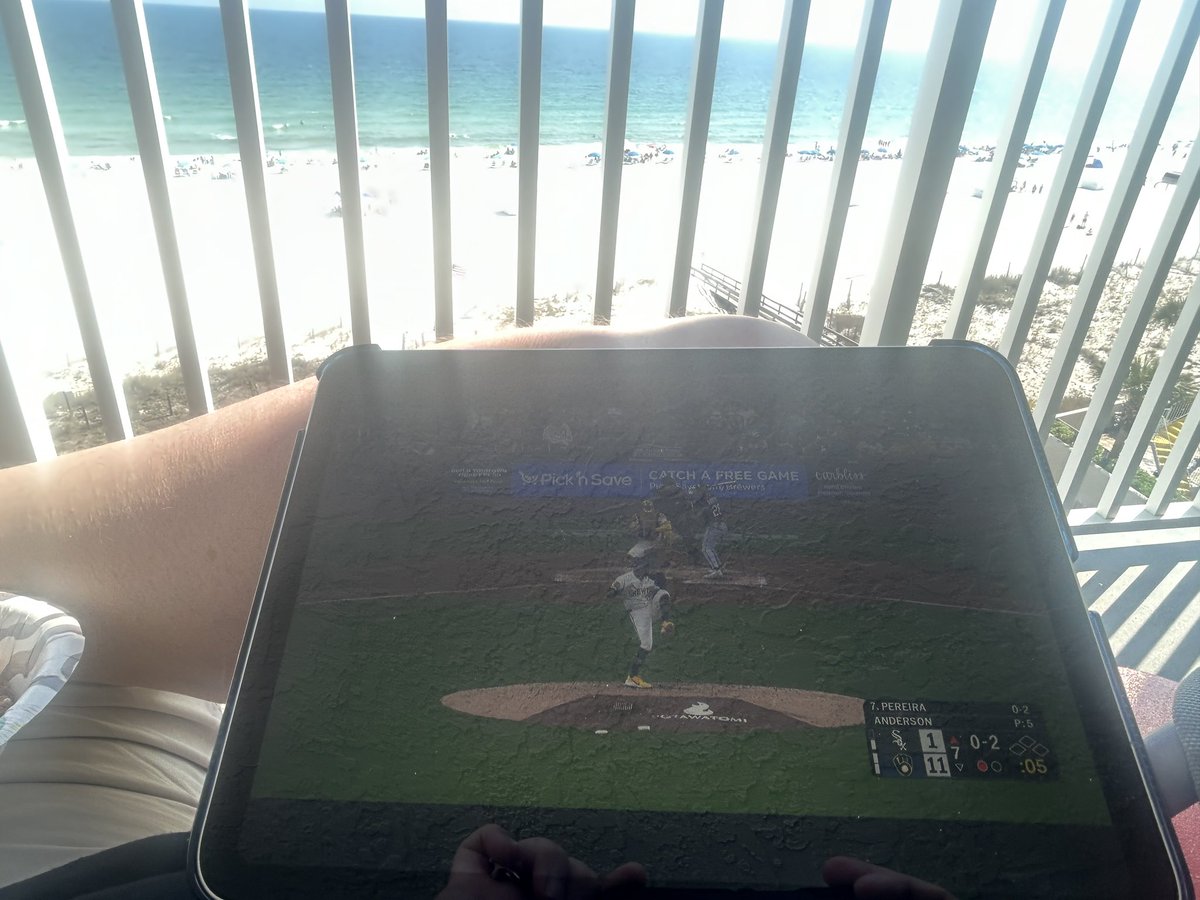 Shakehitch's tweet photo. Was struggling to get my BrewersTV to work on @MLB app. 1st it said the game was blacked out. Then it said I could only watch it on a Chicago Sports app. Then my son said I hadn’t selected the @Brewers as my favorite team on the app. Once I did that, the game came in perfectly.🤷 https://t.co/4leXC5hFF9