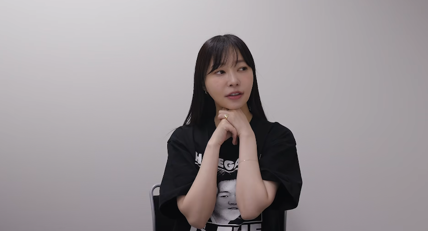 From AKB48's 20th Anniversary Documentary:

Sashihara Rino: "I joined the group during that in-between period where there were seniors above and juniors below me. Now, there are more juniors than seniors but I have always felt like I'm neither fully one nor the other.

There's a