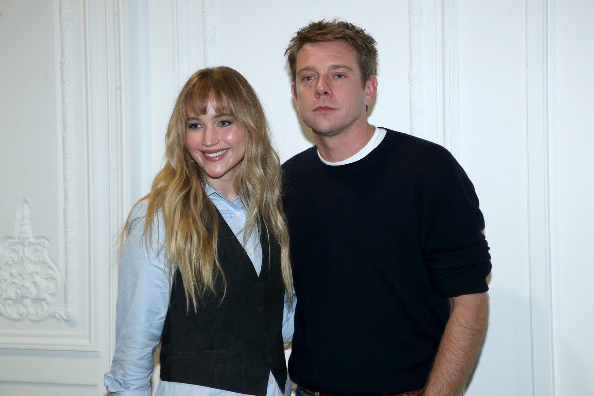 JLawrence Center tweet media