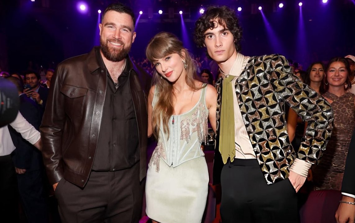 Sc4r!! 🎲 IS SEEING MELANIE 🕯️✨⚜️ tweet media