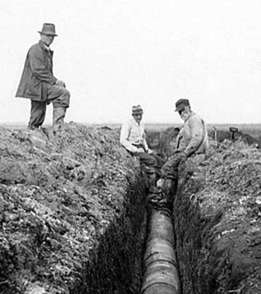 EarlLampemann's tweet image. the city boys of the cciw would never be able to make it through a day in the field placing brick tile like me #insidethew #firsthashtag