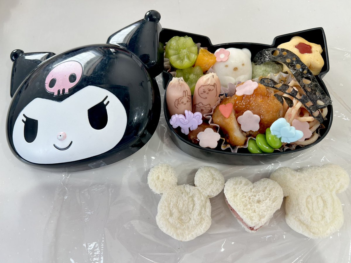 次女がお花見会で早起きしてお弁当🌸🍱

長女とは1日時間が取れるので
温水プールと温泉コース🏊‍♀️♨️

ワイ？一日フルコース笑
おかん頑張るww