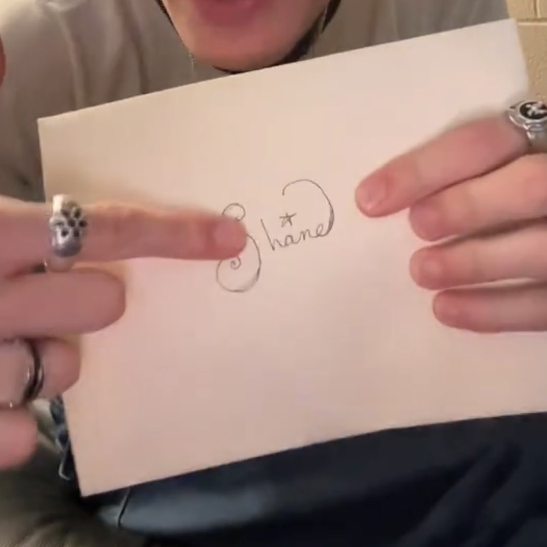 ashley ☘︎ tweet media