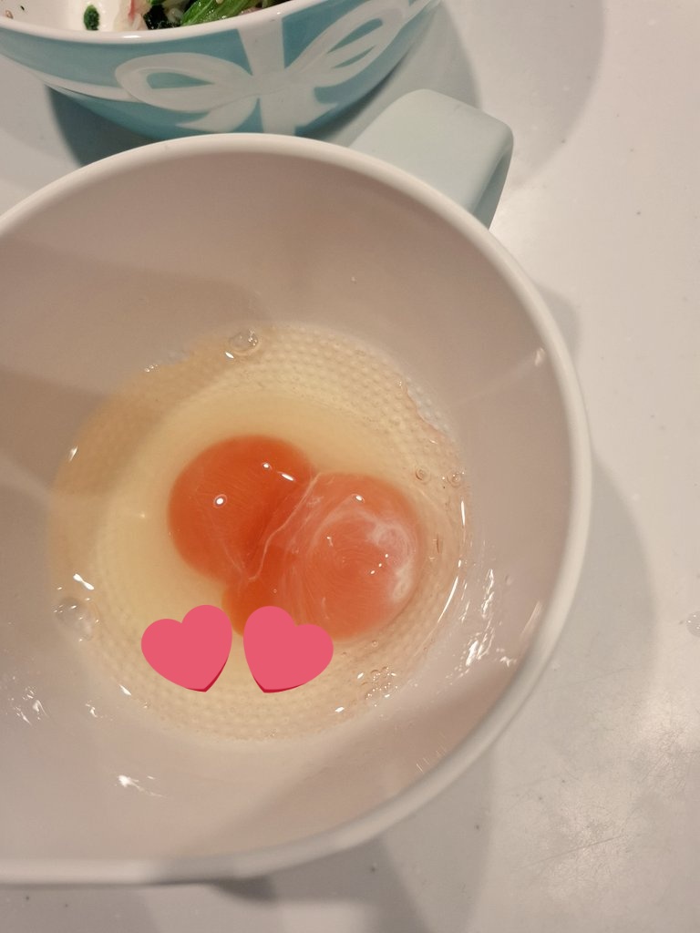 w2skkk's tweet photo. 朝ごはんの卵が双子·͜· ❤︎ https://t.co/3hD4RNOxdq