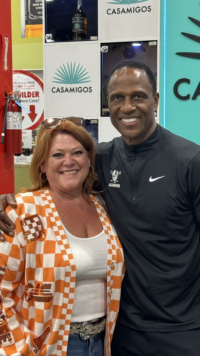 mindy 🧡🤍🧡 tweet media