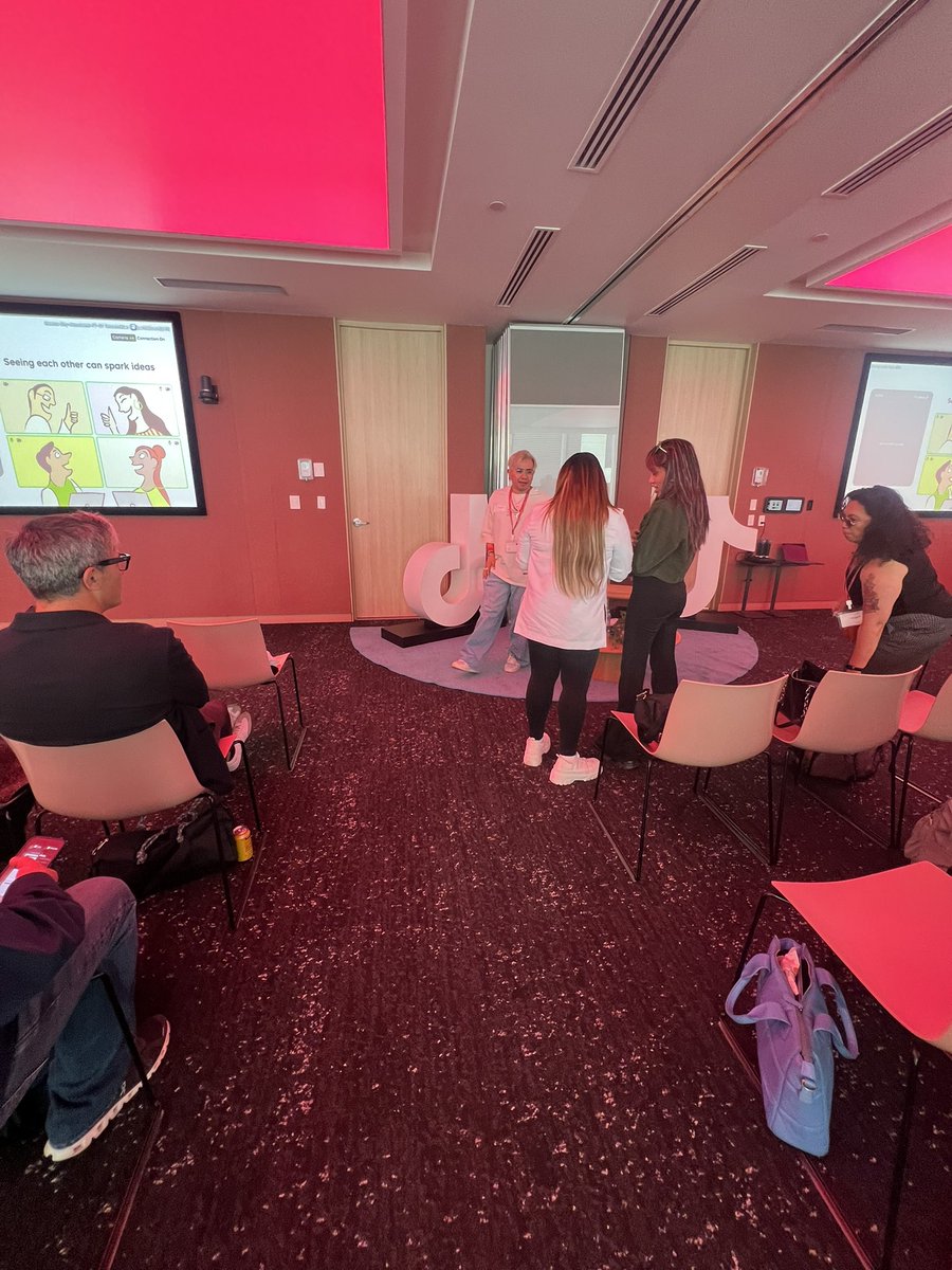 crewcasting_mx's tweet photo. Hoy asistimos a una sesión de TikTok LIVE en CDMX

Un modelo interesante que propone mayor acompañamiento entre agencias y talento, generando nuevas formas de ingreso más allá de campañas

Gracias a @TiktokMxc por la invitación

#CrewCastingMéxico #TikTokLIVE #Creadores https://t.co/sRKgEM4rhp