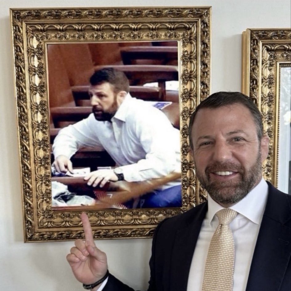 TheOneWhoKnocks tweet media