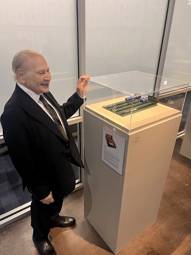 Ronald G Wayne tweet media