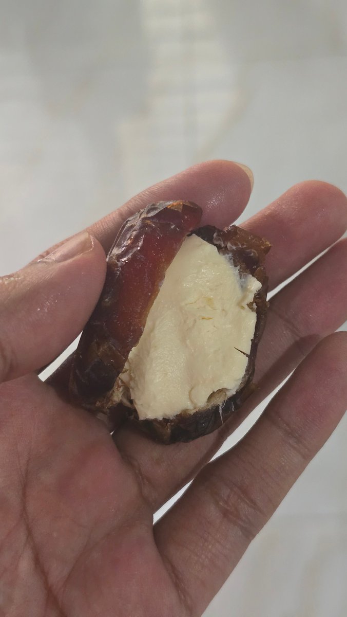 bipbxp's tweet photo. Preworkout nya kurma sama keju satu cube https://t.co/GrRc1llwjT