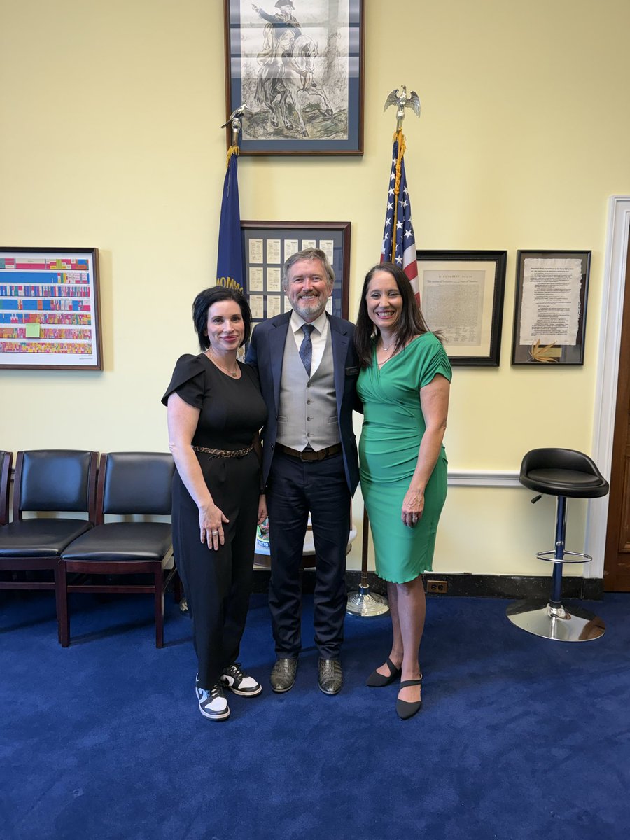 Terri Hall tweet media