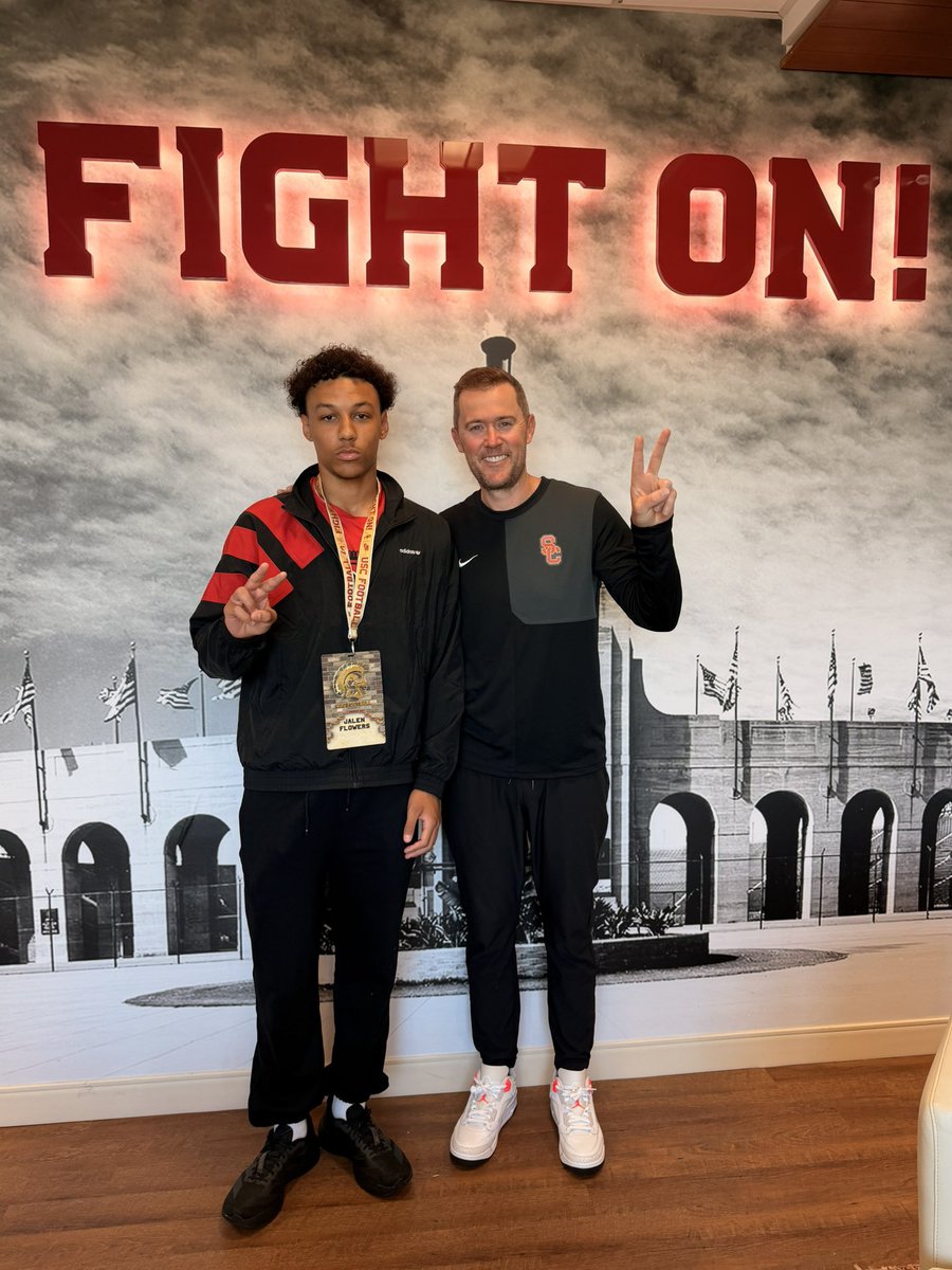 jf1owers's tweet image. Had a great visit at usc today! #FightOn✌🏼