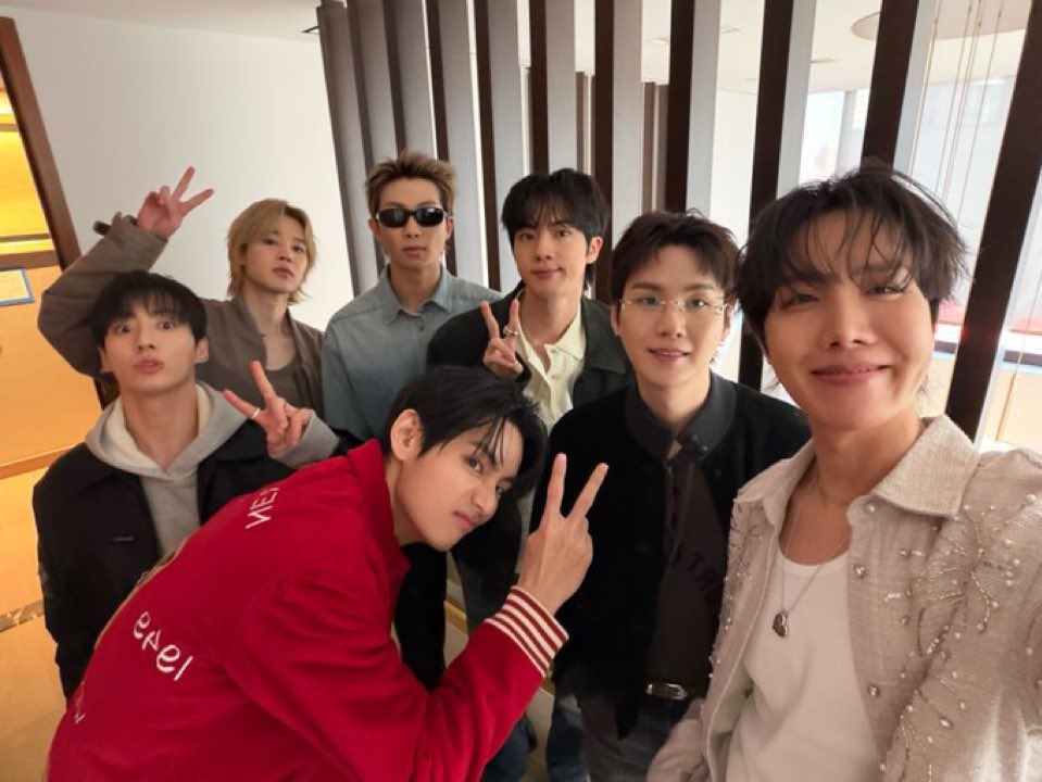 dani ◡̈ - is seeing bts! tweet media