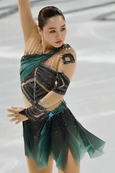 Daily Figure Skating Costumes tweet media
