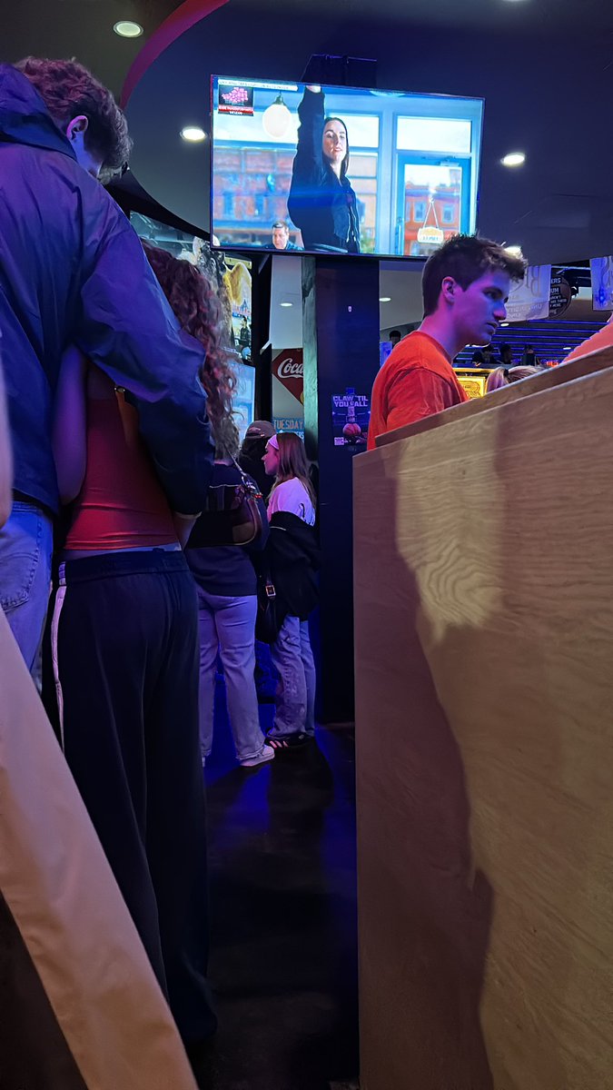 If anyone wants to meet me I’m in the cuck chair at brothers