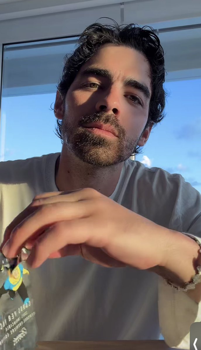Lonelywarrior3's tweet photo. Declaro esta fotografía como mi nueva selfie favorita de Joe Jonas. https://t.co/0VOiwBoiQ9