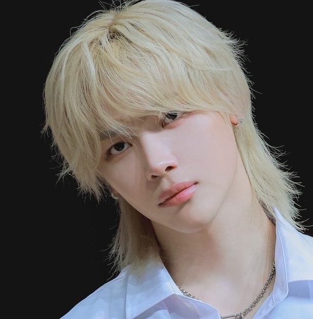 Jimjimi9595's tweet photo. Aren’t they incredibly beautiful with their long blonde hair?..😩 https://t.co/VyBZCrm98r