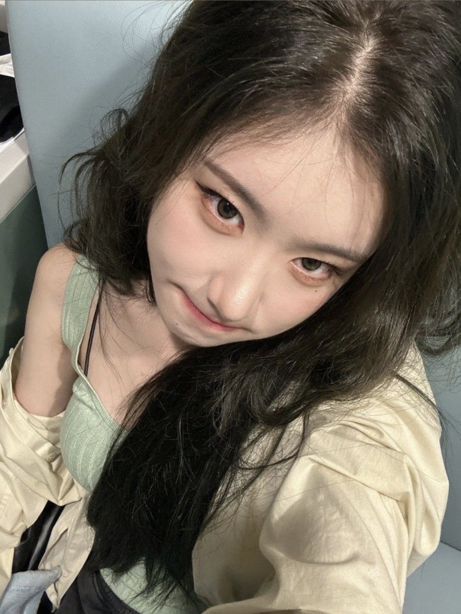 채령 피드 tweet media