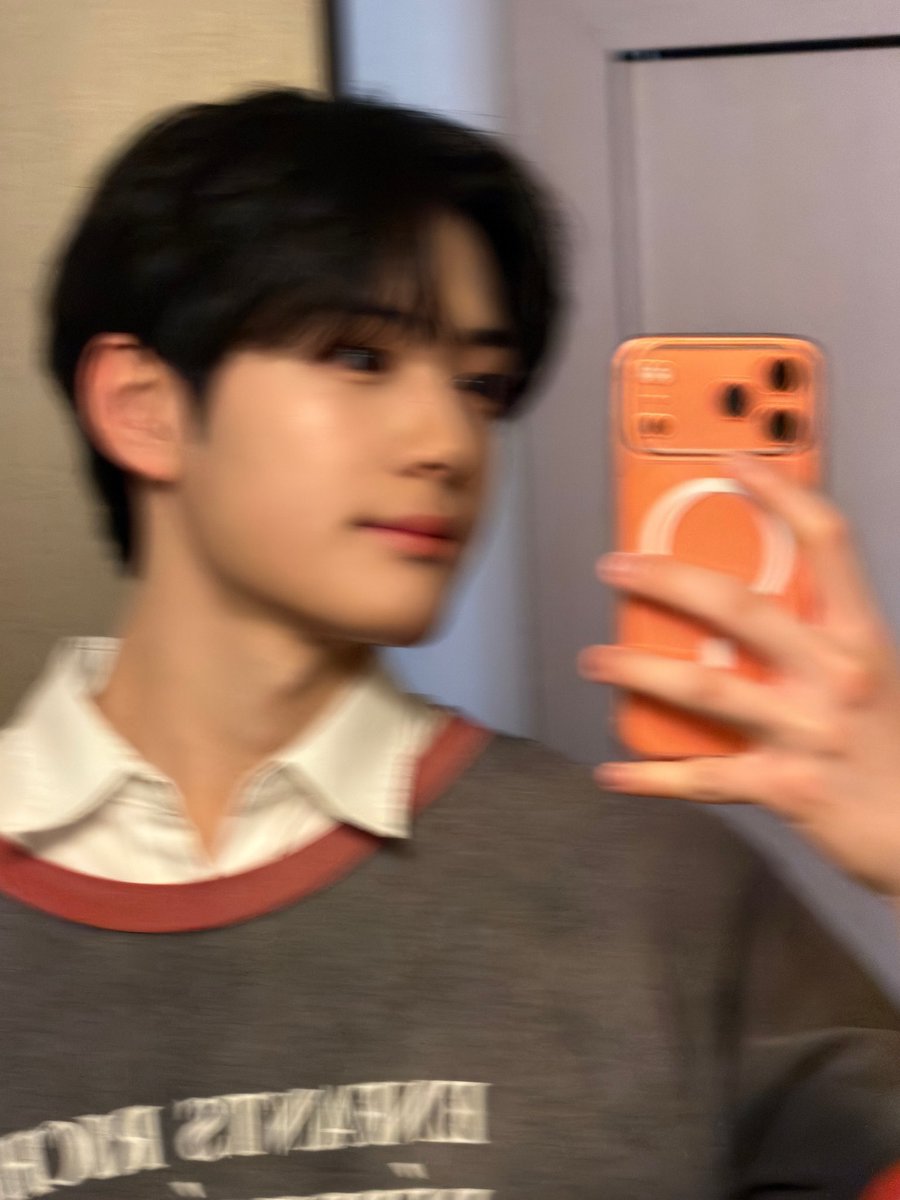 Caught between a thought and a smile, like there’s a whole story behind that quiet expression. Not trying too hard, not chasing attention—just existing in that effortless kind of way that makes people look twice without knowing why.