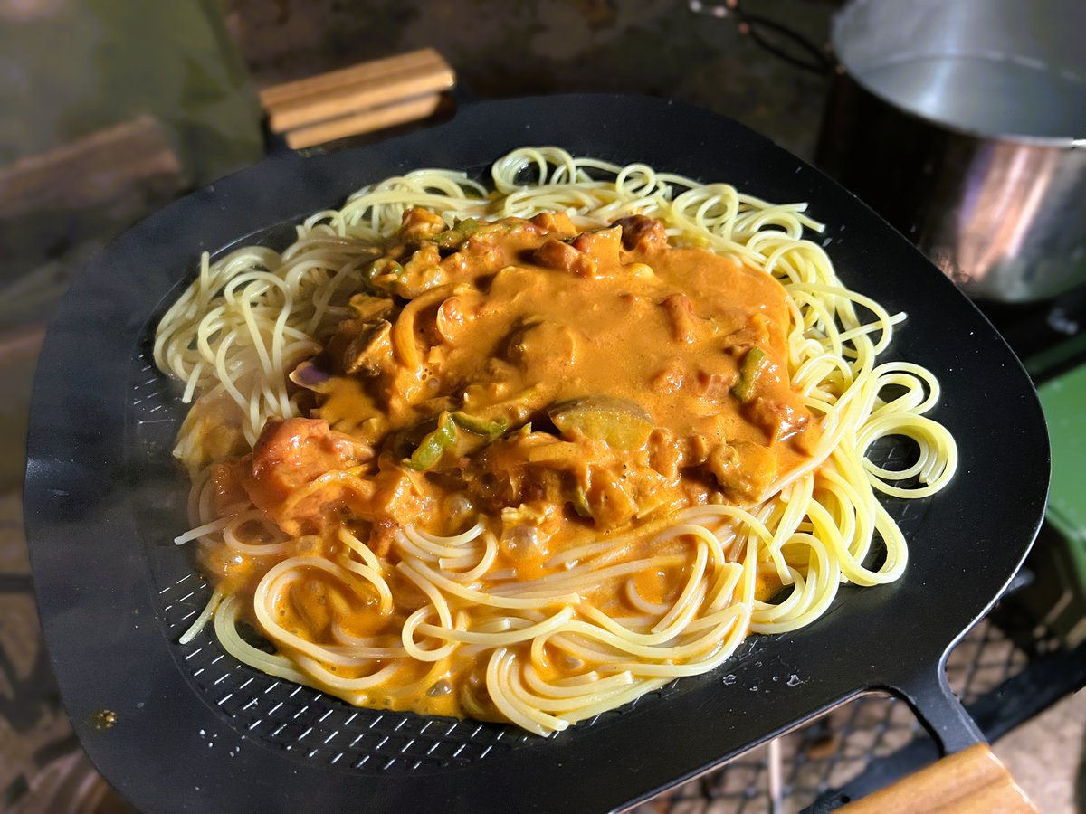 akiyuma0333's tweet photo. 久々のキャンプごはん。
シーフードのトマトクリーム・パスタ。
高崎の有名パスタ店のパスタをパクリました。
やっぱり。
Campingは最高でした。
#campingfun
#パスタの日
#campingdinner
#campingcooking
#pastas https://t.co/Av4IAcxNR8