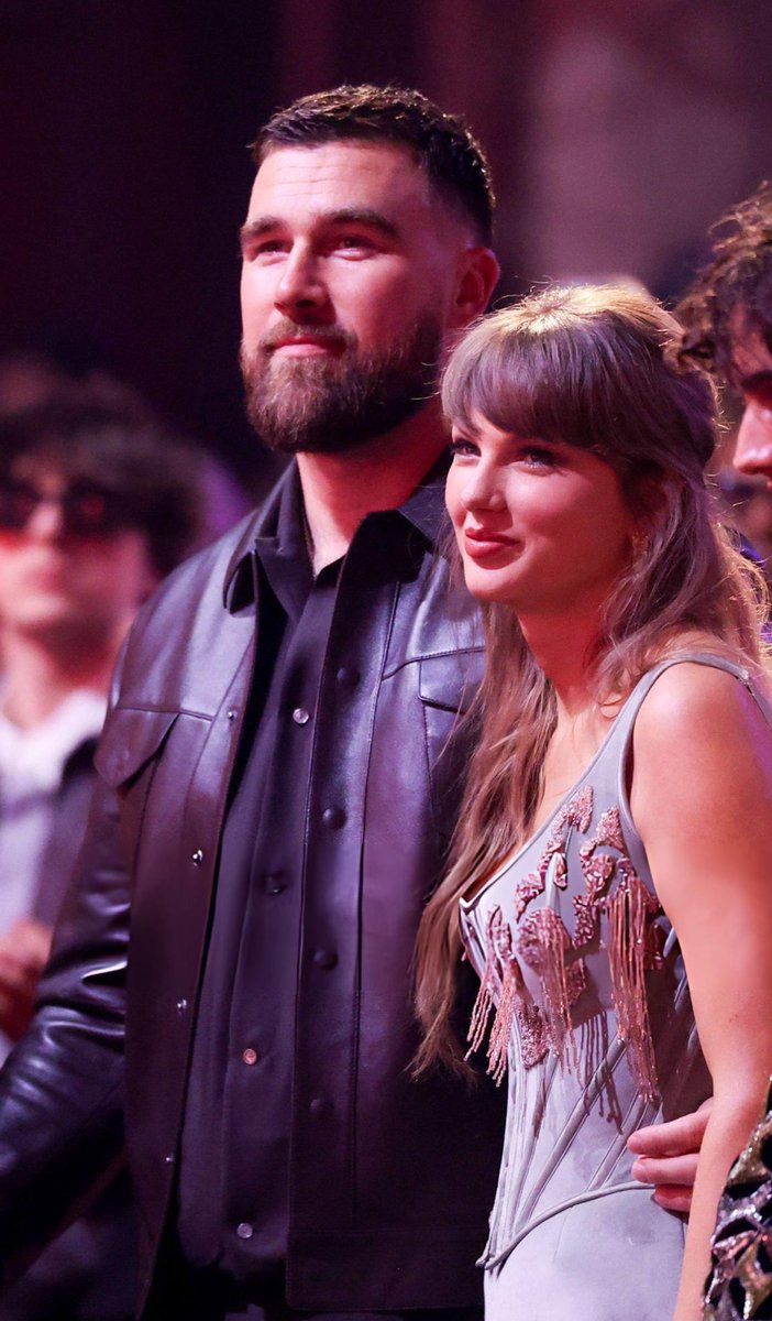 Fan Page | Travis Kelce tweet media